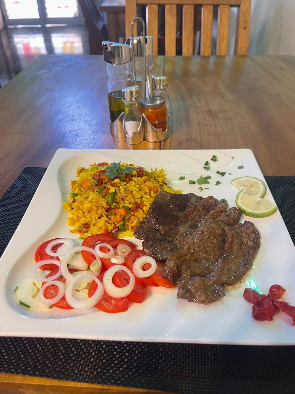 Bife com Arroz de Cenoura